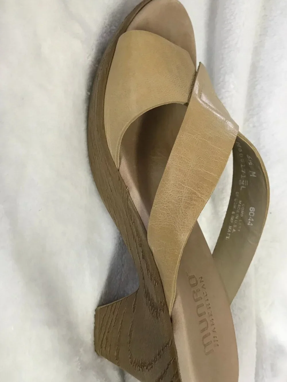 Munro American Leather Criss Cross Slide Sandals Beige Comfort Shoes Size 6.5M